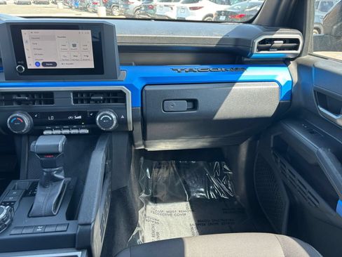 Used 2025 Toyota Tacoma TRD Off-Road AWD/4WD image 32