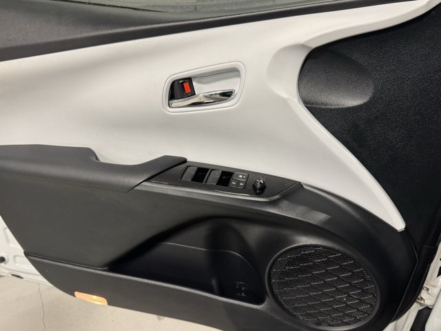 Used 2022 Toyota Prius XLE AWD/4WD image 14