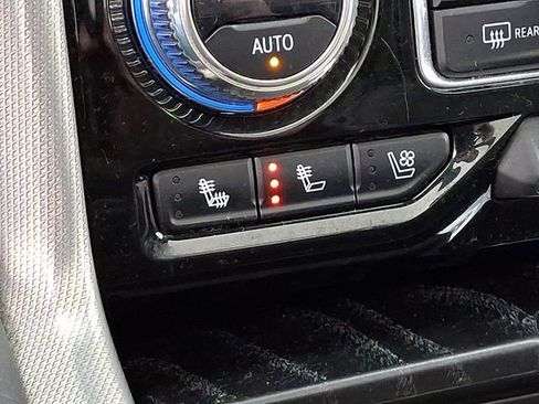 Used 2023 GMC Yukon XL Denali image 30