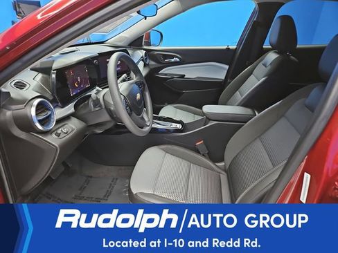 Used 2025 Chevrolet Trax LT FWD image 11