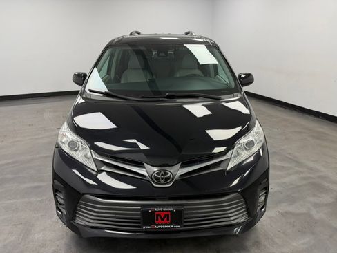 Used 2020 Toyota Sienna XLE image 15