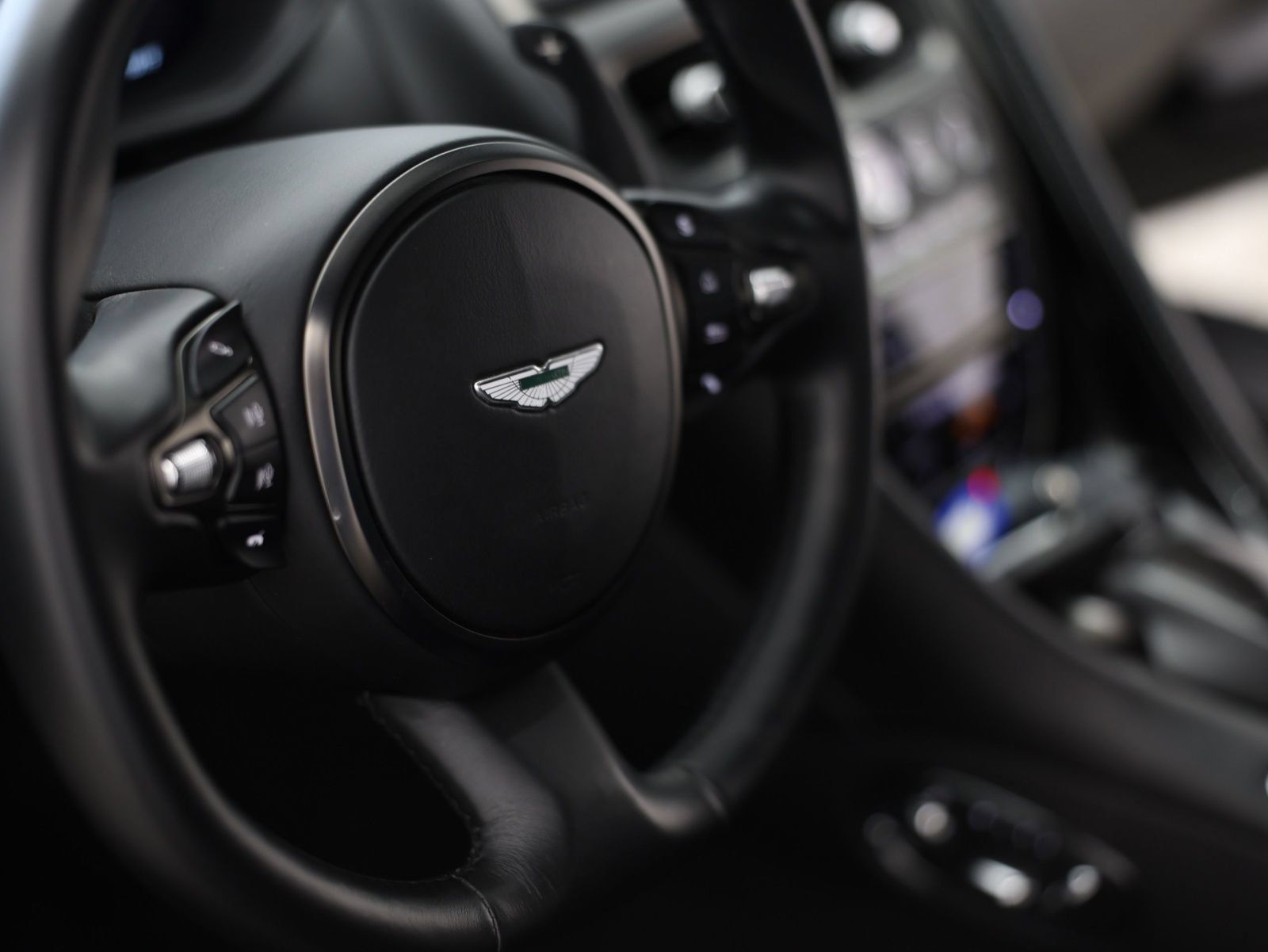Used 2018 Aston Martin DB11 V12 RWD image 37