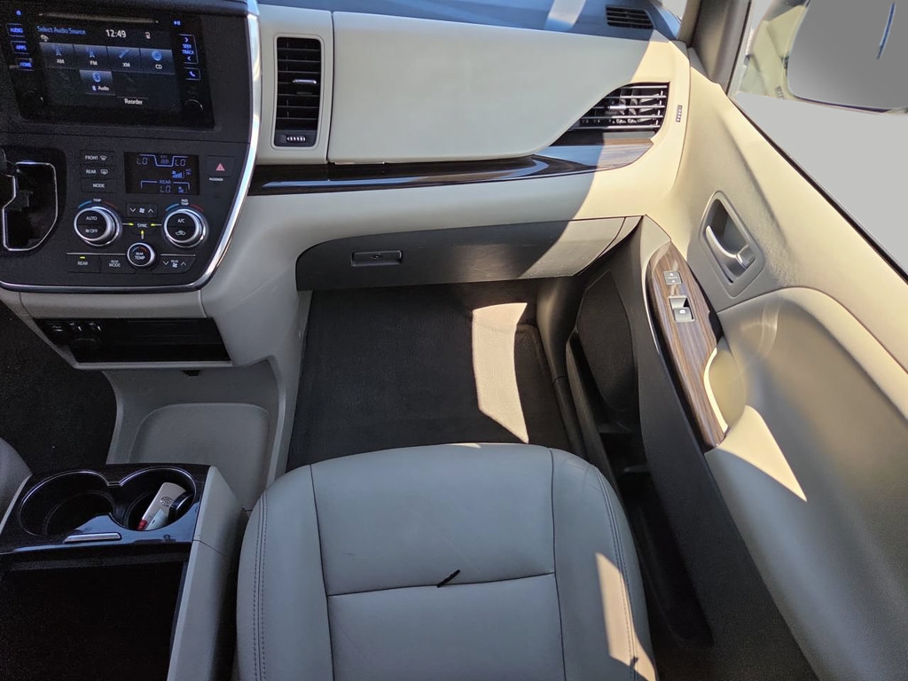 Used 2015 Toyota Sienna XLE FWD image 13