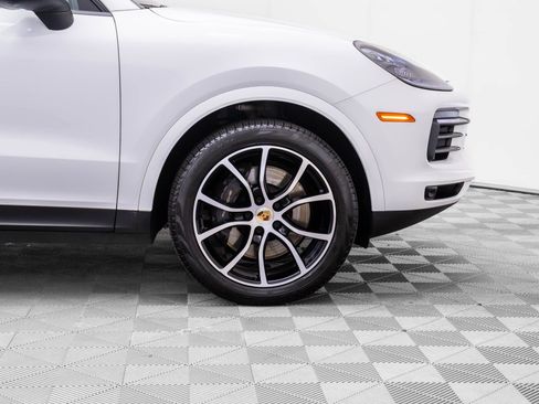 Certified 2023 Porsche Cayenne Platinum Edition image 35