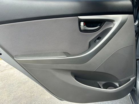 Used 2015 Hyundai Elantra SE w/ Option Group 02 FWD image 22