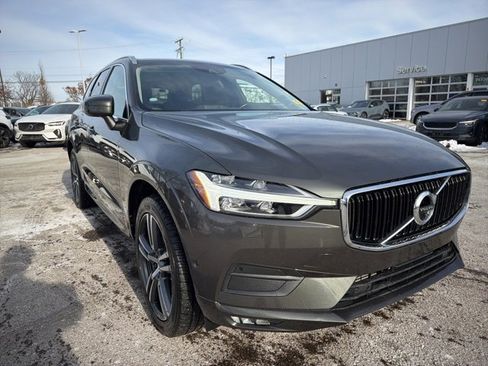 Used 2019 Volvo XC60 T5 Momentum w/ Multimedia Package image 3