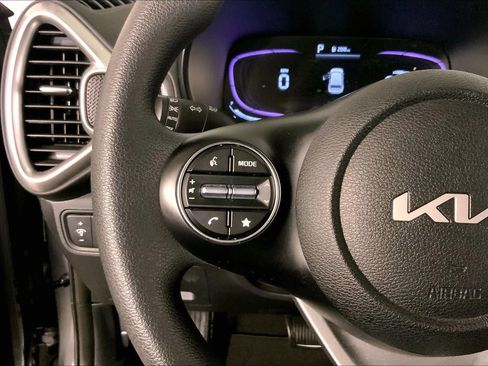 Certified 2025 Kia Soul LX image 18