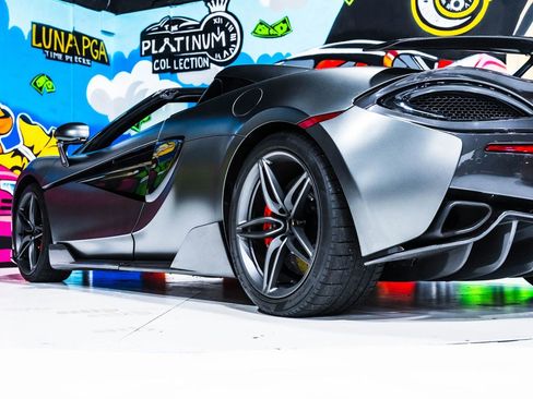 Used 2019 McLaren 570S Spider image 33