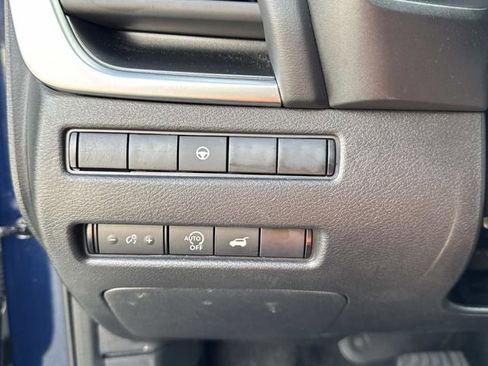 Used 2025 Nissan Rogue SV image 32