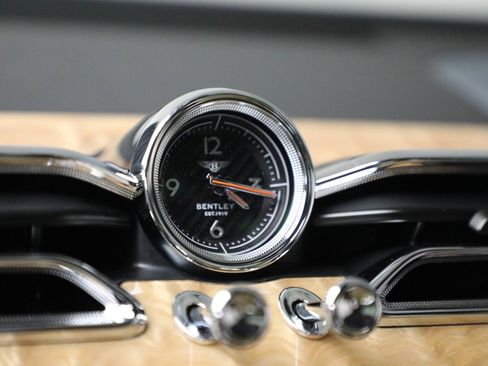 New 2025 Bentley Bentayga Extended Wheelbase image 27