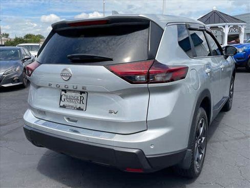 Used 2024 Nissan Rogue SV FWD image 3