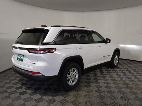 Used 2023 Jeep Grand Cherokee Laredo w/ Luxury Tech Group I AWD/4WD image 10