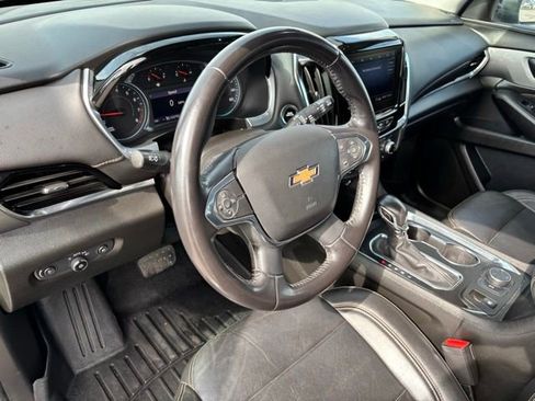 Used 2021 Chevrolet Traverse LT image 13