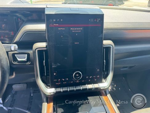 Used 2025 GMC Yukon XL Denali AWD/4WD image 22