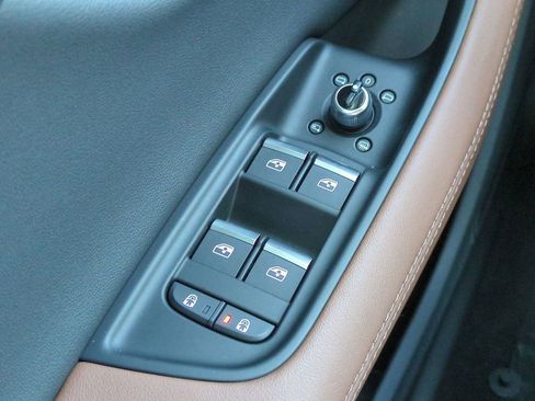 Used 2023 Audi Q7 3.0T Prestige image 26