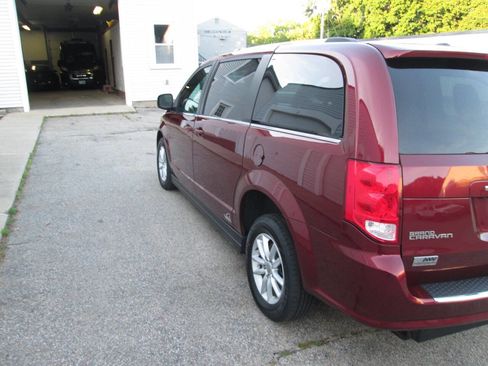 Used 2018 Dodge Grand Caravan SXT FWD image 13