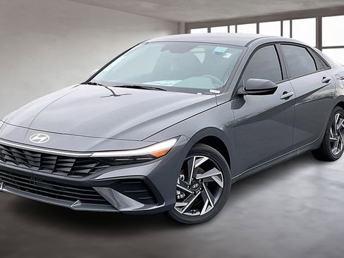 New 2025 Hyundai Elantra SEL image 2