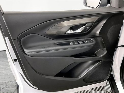 Used 2024 GMC Terrain SLE w/ Driver Convenience Package image 19