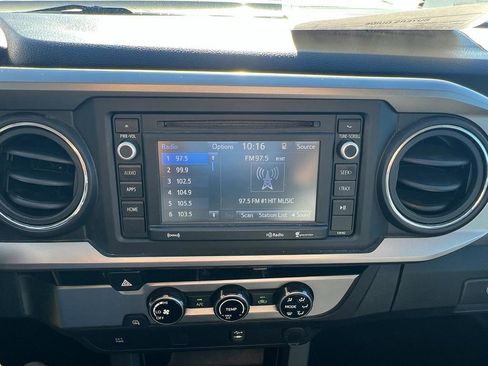 Used 2017 Toyota Tacoma SR5 image 21