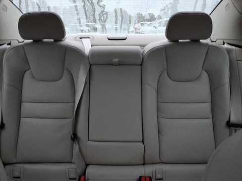 Certified 2025 Volvo S60 T8 Ultra w/ Climate Package image 20