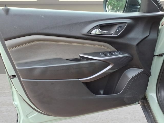 Used 2025 Chevrolet Trax ACTIV w/ Sunroof Package FWD image 16