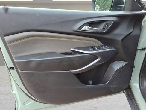 Used 2025 Chevrolet Trax ACTIV w/ Sunroof Package FWD image 16