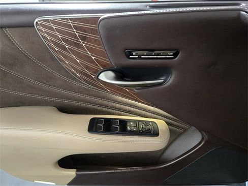 Used 2018 Lexus LS 500 image 29