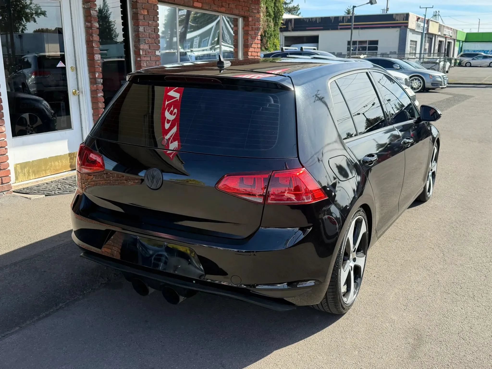Used 2016 Volkswagen Golf S FWD image 3
