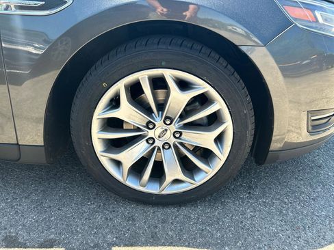 Used 2016 Ford Taurus Limited FWD image 28