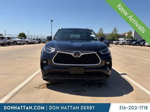 Used 2022 Toyota Highlander XLE AWD/4WD image 5