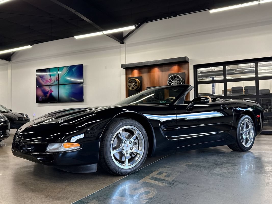 Used 2002 Chevrolet Corvette Convertible w/ Preferred Equipment Group2 RWD image 6