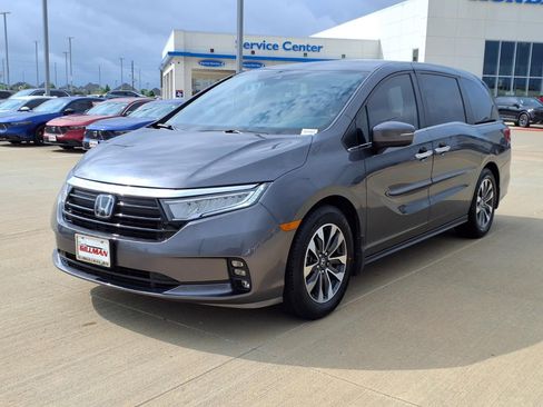 Used 2023 Honda Odyssey EX-L image 3