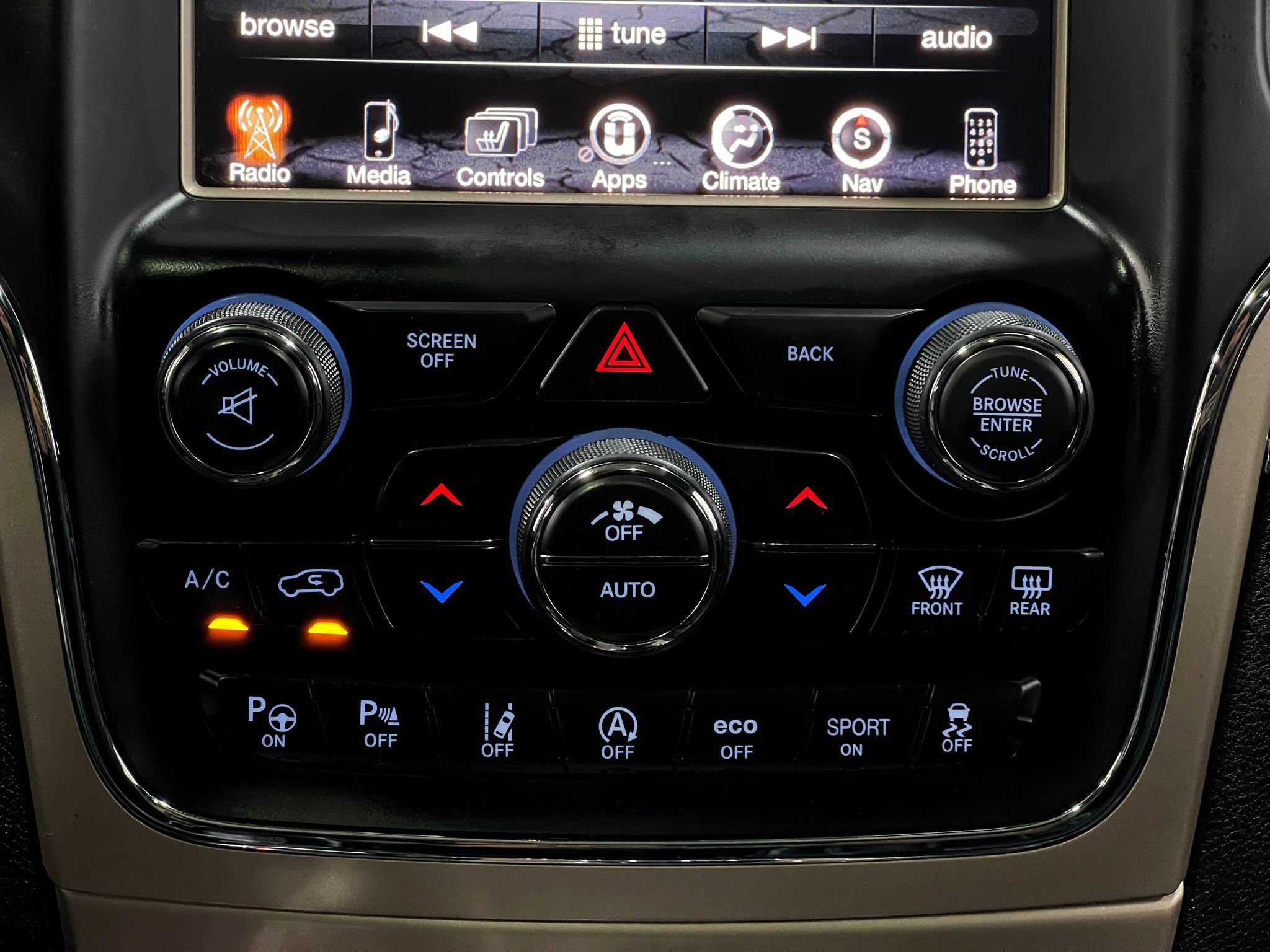 Used 2017 Jeep Grand Cherokee Overland w/ Jeep Active Safety Group AWD/4WD image 25