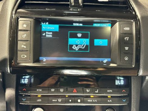 Used 2017 Jaguar F-PACE Premium image 29