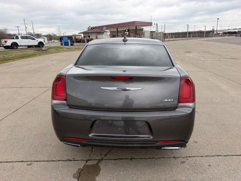 Used 2016 Chrysler 300 S RWD image 4