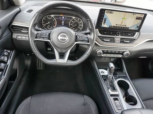 Used 2023 Nissan Altima 2.5 SV w/ SV Premium Package FWD image 16