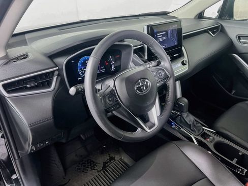 Used 2023 Toyota Corolla Cross XLE w/ Convenience Package FWD image 6