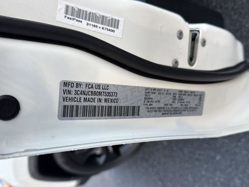 Used 2021 Jeep Compass Latitude image 35