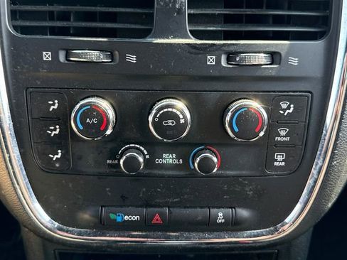 Used 2015 Dodge Grand Caravan SE FWD image 24