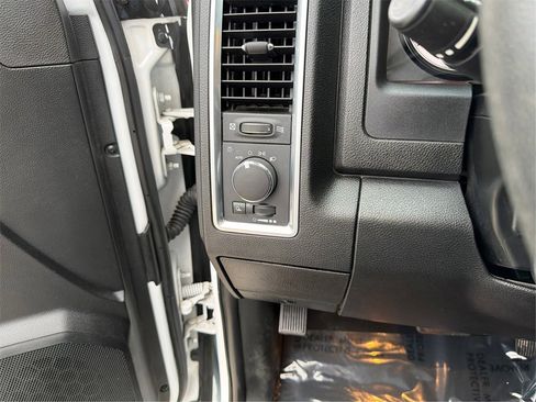 Used 2021 RAM 1500 Classic SLT image 19