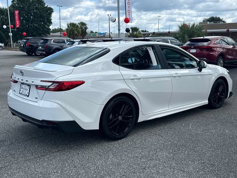 Used 2025 Toyota Camry SE FWD image 3