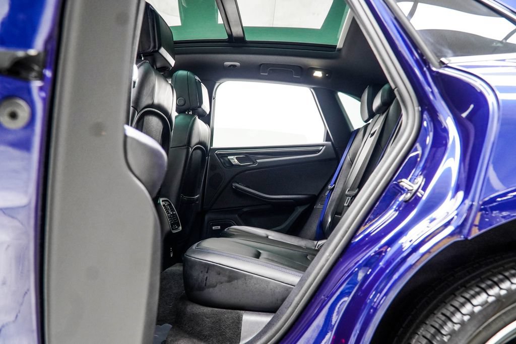 Used 2023 Porsche Macan S AWD/4WD image 46