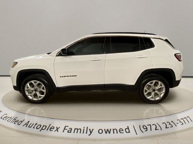 Used 2026 Jeep Compass Latitude AWD/4WD image 2