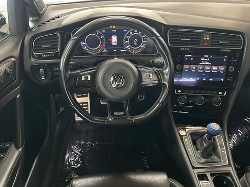 Used 2018 Volkswagen Golf R 4-Door image 17