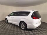 New 2025 Chrysler Pacifica Select image 4