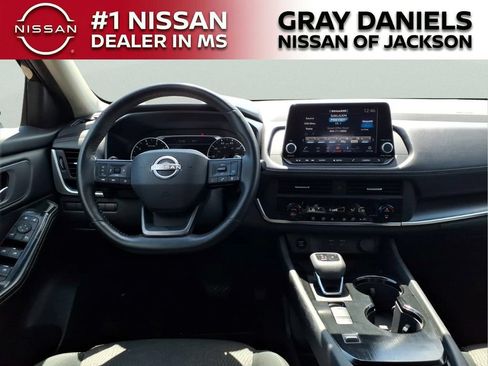 Used 2025 Nissan Rogue SV FWD image 10