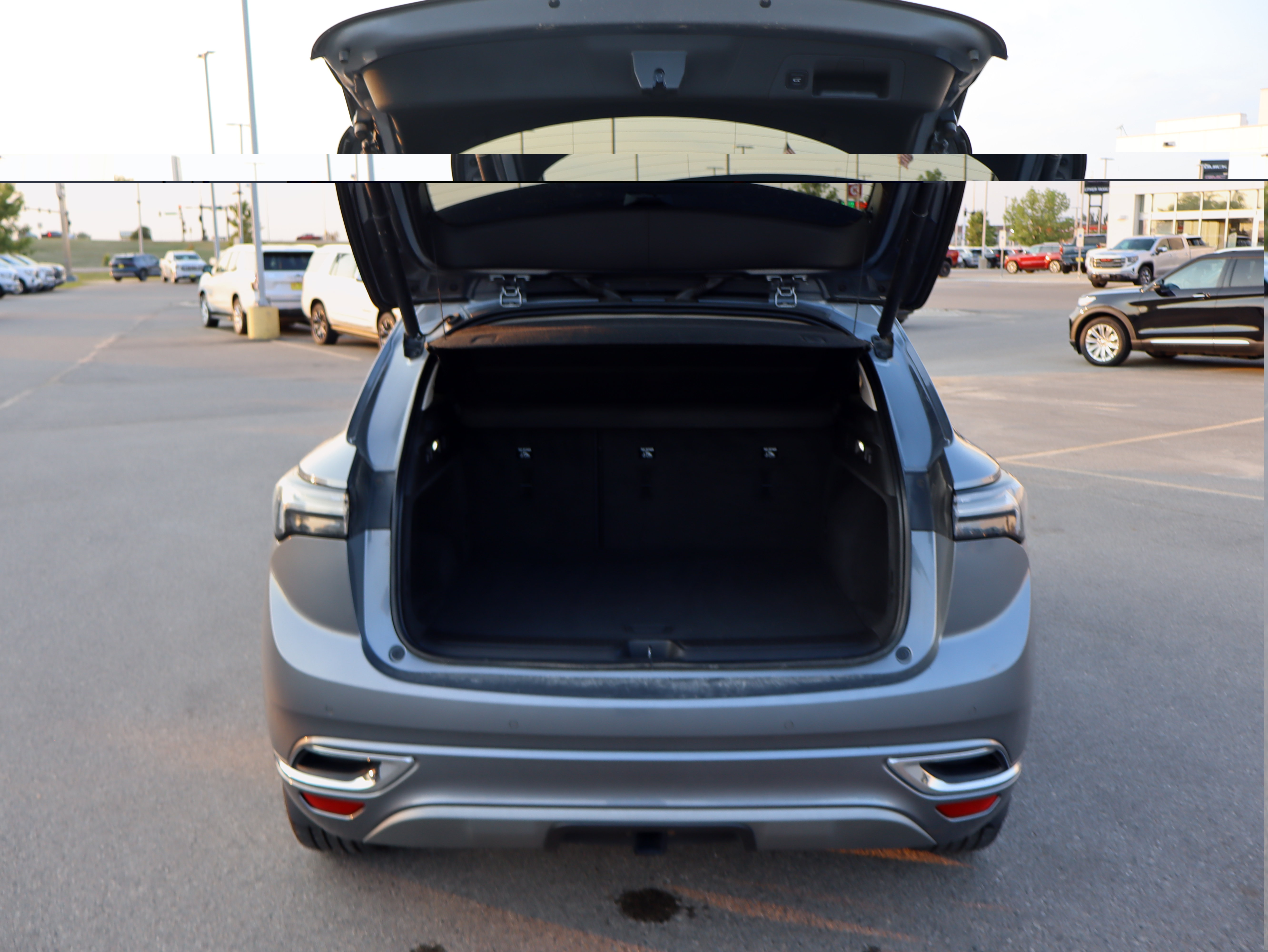 Used 2022 Buick Envision Avenir w/ Technology Package II AWD/4WD image 15