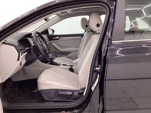 Used 2020 Volkswagen Jetta SE w/ SE Cold Weather Package image 14