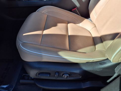 Used 2023 Chevrolet Traverse Premier image 28