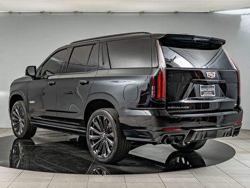Used 2025 Cadillac Escalade V AWD/4WD image 7